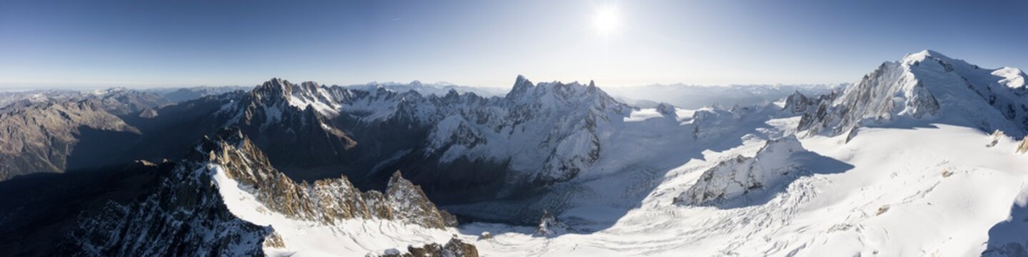 Aiguille du Gre&Igrave;pon aiguille du midi french alps