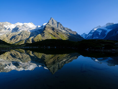 Mountain scenery at Lac d'Arpitetta