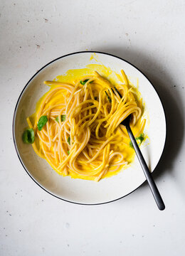 Spaghetti with saffron sauce