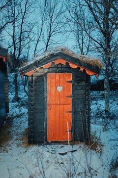 dry composting toilet