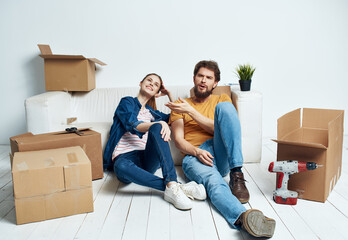 married couple housewarming boxes with things moving