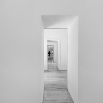 Fototapeta Silhouette in minimalist white surroundings