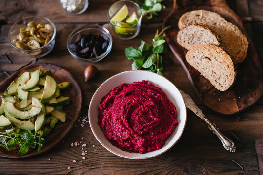 Healthy food : Roasted beet hummus and avocado sandwiches