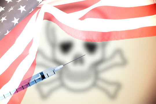 Flagge von USA, Totenkopf und eine Spritze