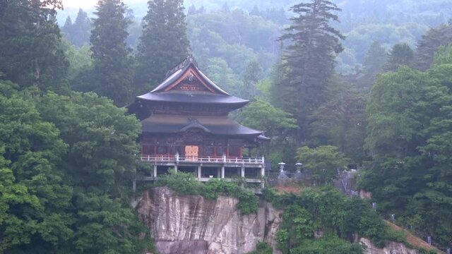早朝の福満虚空蔵尊円蔵寺（福島県・柳津町）