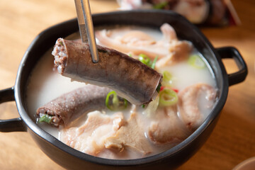 진하고 맛있는 순대국