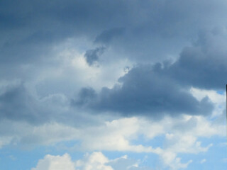 Obraz premium Clouds on the blue sky background and texture