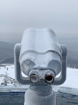 outdoor binoculars to watch the mountains
