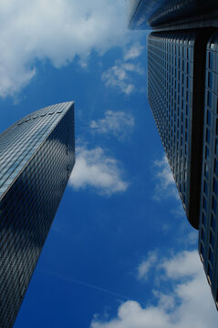 The Silver Tower and Skyper stretch out against the blue-white sky in Frankfurt.