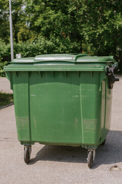 Green recycling container 