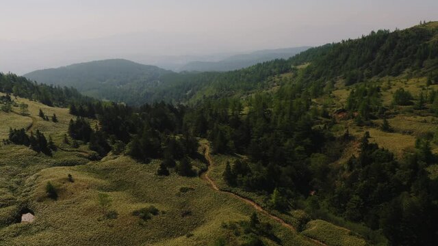 美しい草原の空撮風景・ドローン / Beautiful meadow aerial shot, drone, Japan