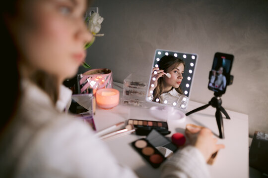 Influencer recording makeup tutorial 