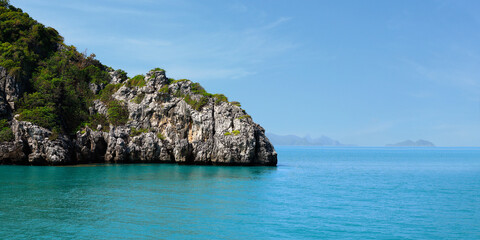Fototapeta premium limestone island at ang thong national national park
