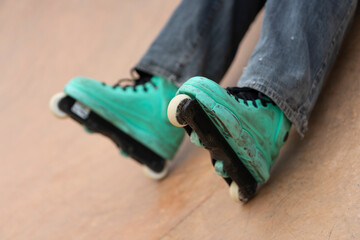 inline skates damaged by time of use