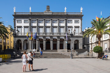 Plaza de Santa Ana y edificio del Ayuntamiento en Las palmas de Gran Canaria

 - obrazy, fototapety, plakaty