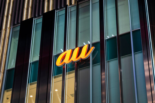 移動体通信「au」の電飾看板