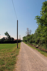 Strada rurale polverosa localit&agrave; Basmetto a Milano