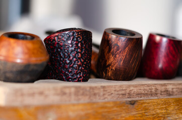 Tobacco pipes are made from hardwood that has good heat resistance and resistance to burning, most of which are usually made from briar root.
