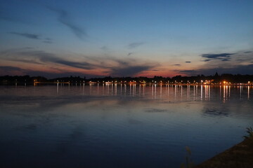 Fototapeta na wymiar beautiful moment of sunset by the lake