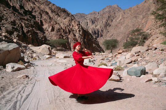 Sufi dance inside canyon 
