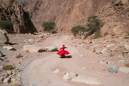 Sufi dance inside canyon 