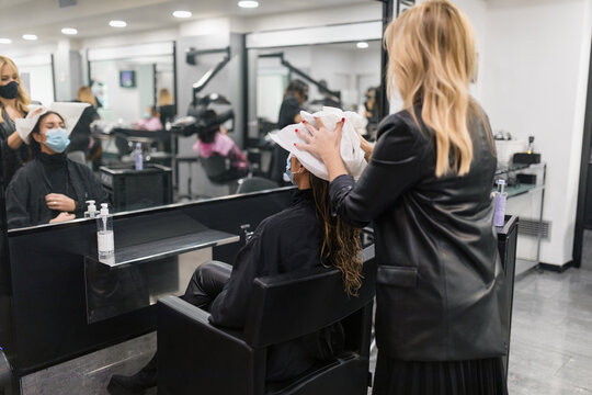 Drying and initiation to curling hair
