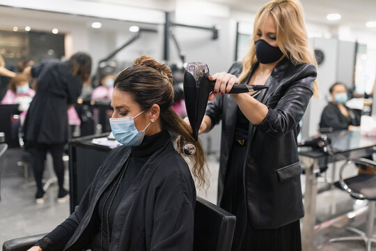 Drying and initiation to curling hair