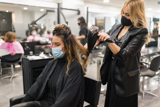 Drying and initiation to curling hair