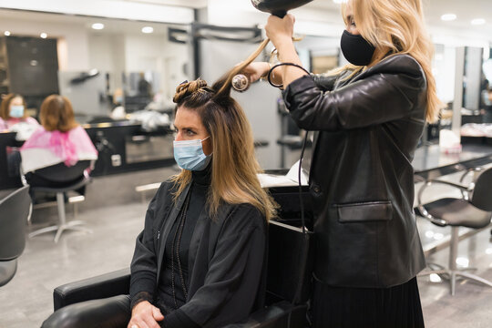 Drying and initiation to curling hair