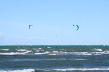 Kitesurfer am Meer
