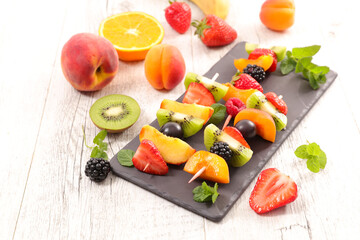 fresh fruit skewer dessert- healthy eating