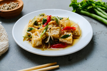 Indonesian stir fry bean sprouts mixed with fried tofu
