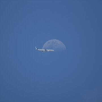 HS-TYV Airbus A340-500 of Royal Thai Airforce  with the moon