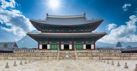 Keuken foto achterwand Seoel Gyeongbok-paleis in de stad Seoel, Gyeongbokgung-paleisoriëntatiepunt van Seoel, Zuid-Korea, Koreaans houten traditioneel huis in Gyeongbokgung het belangrijkste koninklijke paleis van de Joseon-dynastie.