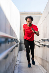 Obraz premium Athletic man running and doing exercise outdoors.