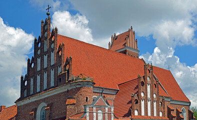 Obraz premium Built at the turn of the 16th and 17th centuries, the Gothic Catholic Church of Saints James and Anna in the city of Przasnysz in Masovia, Poland. The photos show a general view, architectural details