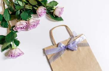 flower rose pink violet purple shopping bag gift white background