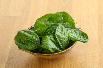 Fresh green spinach leaves in the bowl