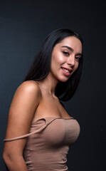 Naklejka premium portrait of a young woman in the studio on a dark background