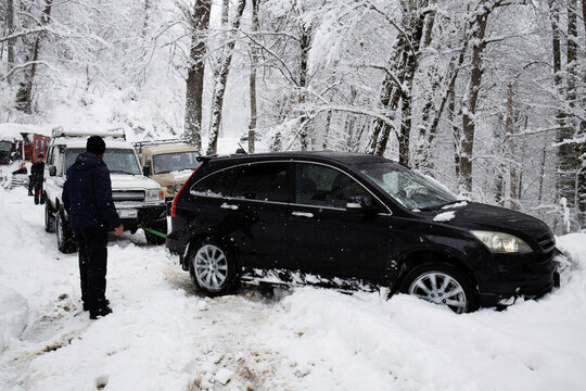 Cars getting stuck on snowy road