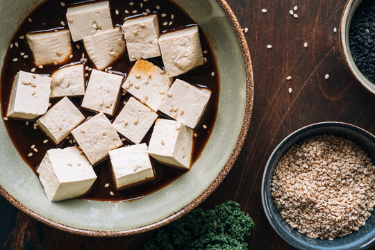 Marinating tofu