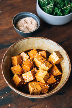 Marinating tofu