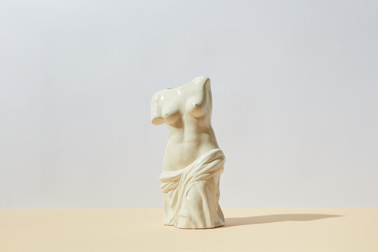 Faceless statue of Venus de Milo