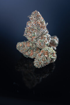 Cannabis Flower Macro - Strain: Peanut Butter Breath