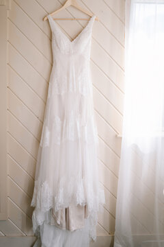 Dress Wedding Simple-Bilder: Stock-Fotos & -Videos. | Adobe Stock