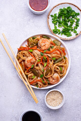 Wok with shrimps and vegetables