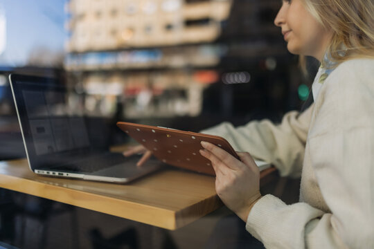 Woman consulting customers online 