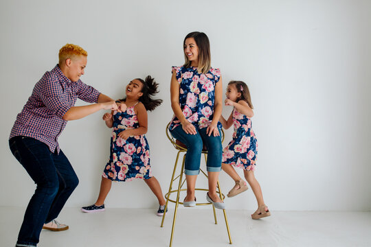 Bonus mom dancing with daughters
