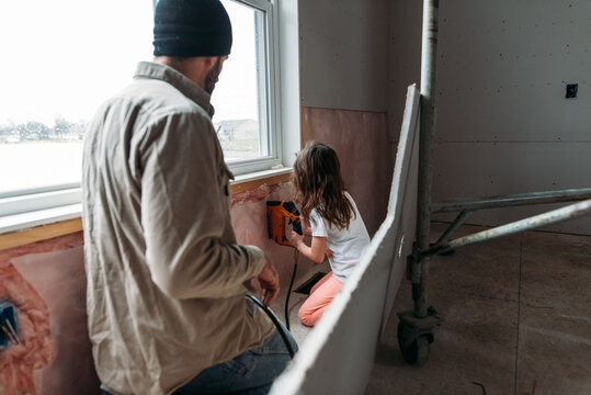 Dad and daughter spending quality time together. 