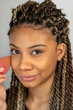 Black influencer applying powder 